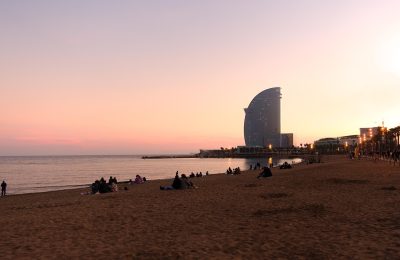 Où voir le coucher de soleil à Barcelone : des Bunkers del Carmel aux rooftops