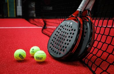 Jouer au padel à Barcelone : les meilleures adresses pour tous les niveaux